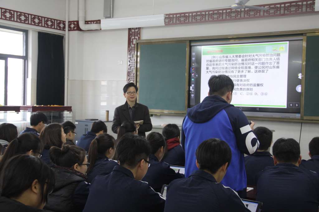 d:\Users\Administrator\Desktop\公开课报道材料1\IMG_6112.JPG